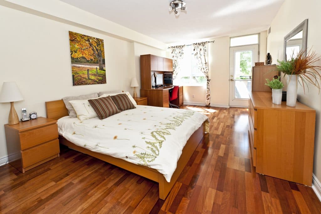 Bedroom with Hardwoos flooring